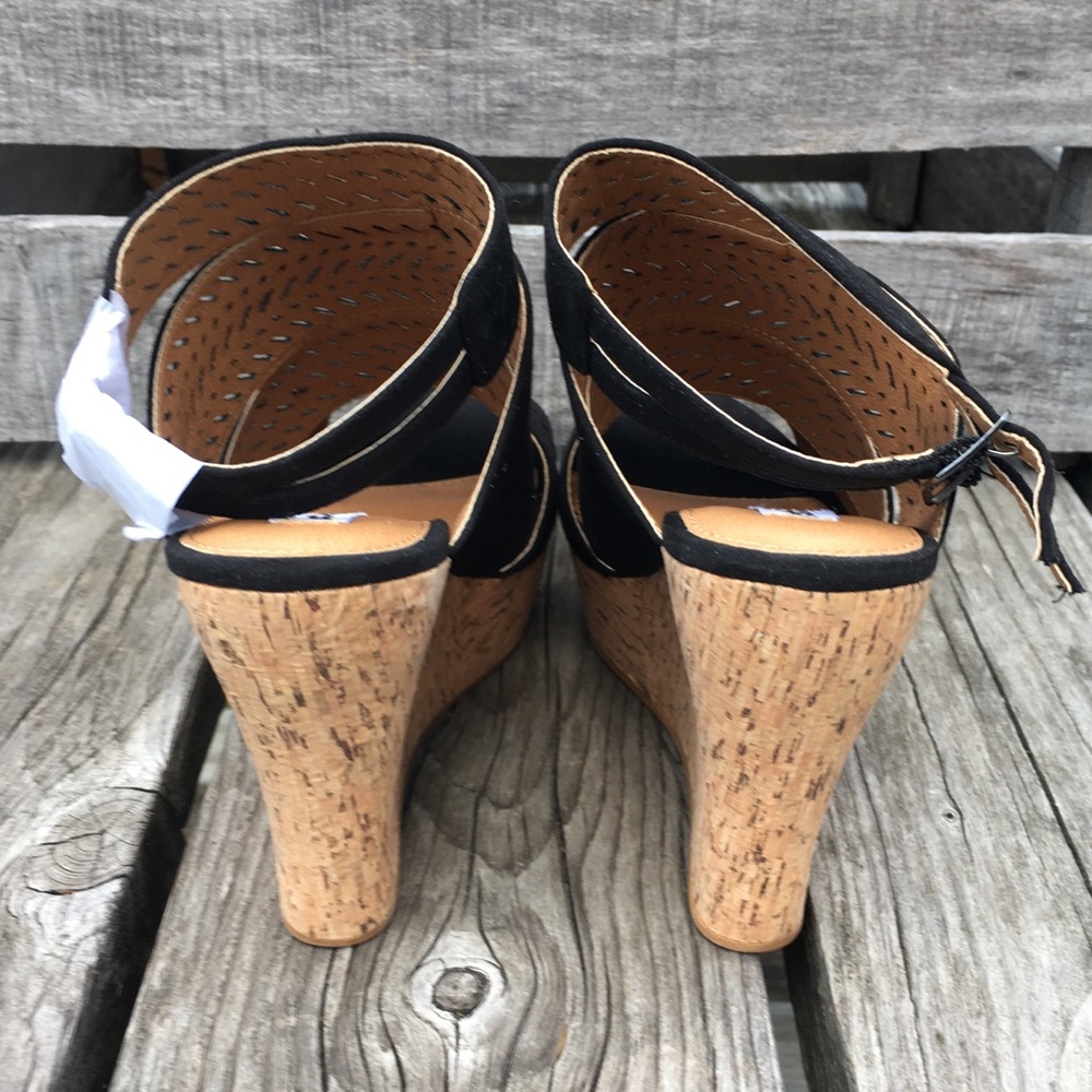 Black Suede Laser Cut Wedge! NEW! - Picture 6 of 9